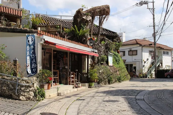 壺屋燒陶器通(やちむん通り)
